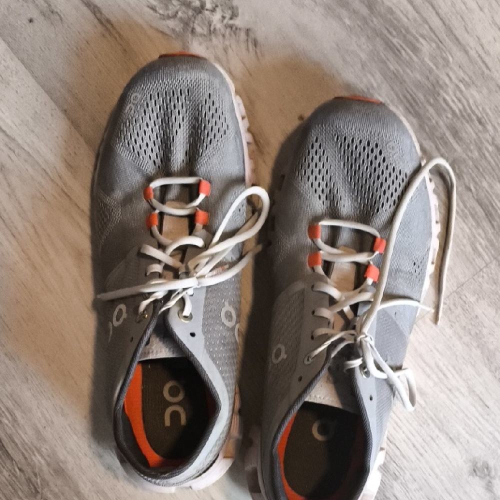 ON Women's Gray Athletic Shoes